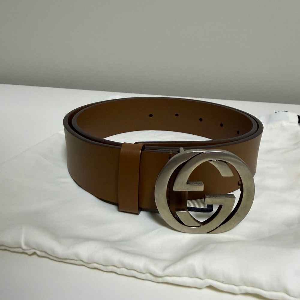NWOT Gucci Men's Brown Leather Belt with Silver Buckle